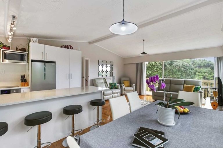 Photo of property in 1/8 Kororo Street, Northcote, Auckland, 0627