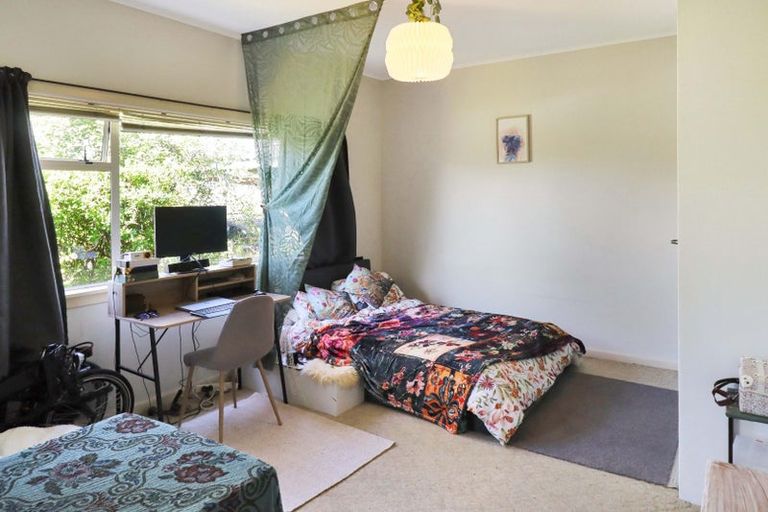 Photo of property in 140 The Ridgeway, Mornington, Wellington, 6021