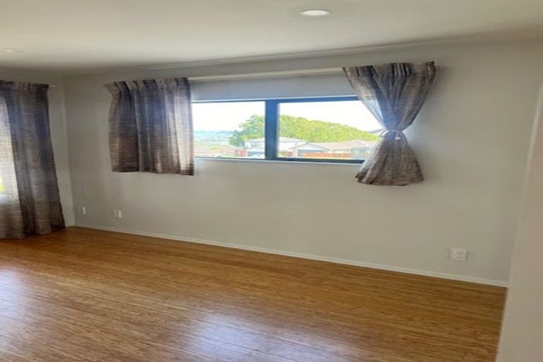 Photo of property in 35 Cityview Place, Massey, Auckland, 0614