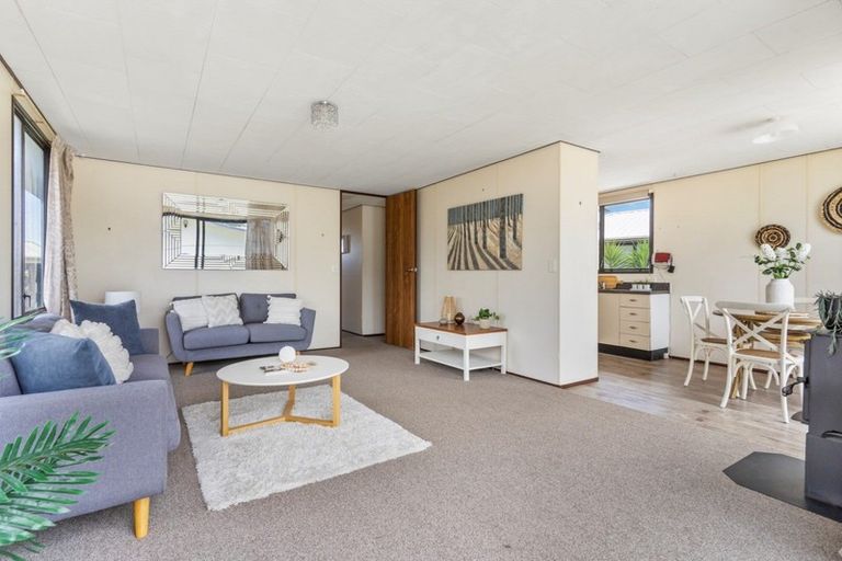 Photo of property in 3b Longstead Avenue, Papamoa Beach, Papamoa, 3118