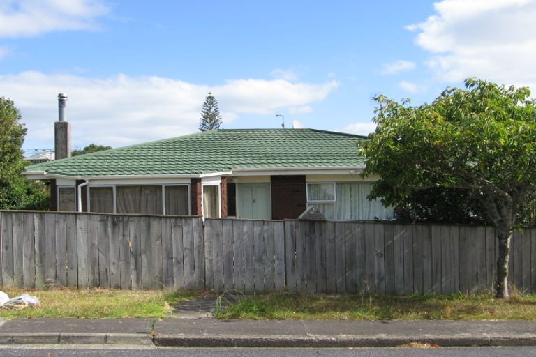 Photo of property in 2/8 Bevyn Street, Castor Bay, Auckland, 0620