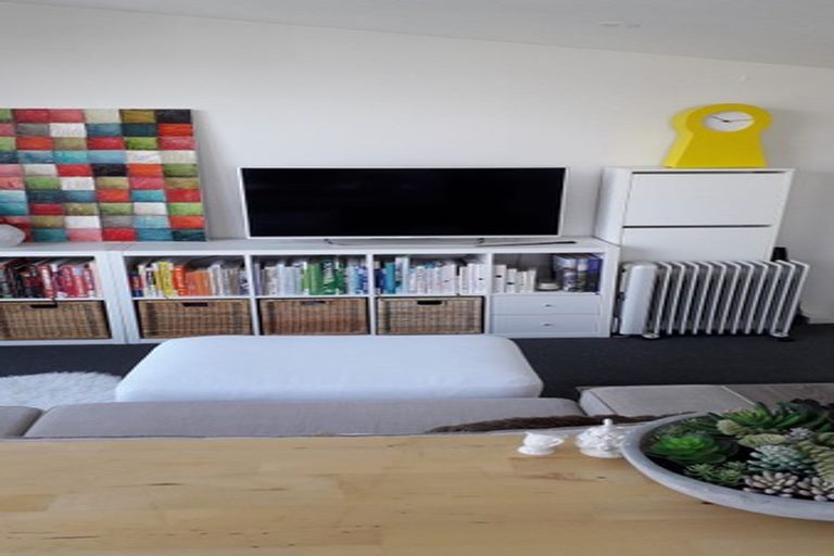 Photo of property in 11b Caroline Street, Mount Victoria, Wellington, 6011