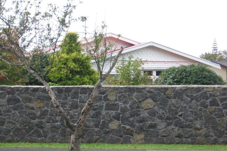 Photo of property in 37 Swanson Road, Henderson, Auckland, 0610