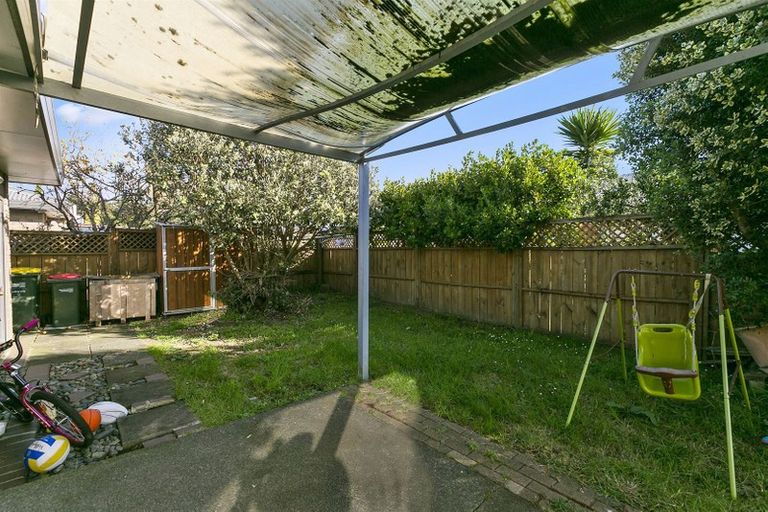 Photo of property in 25 Robertson Road, Favona, Auckland, 2024