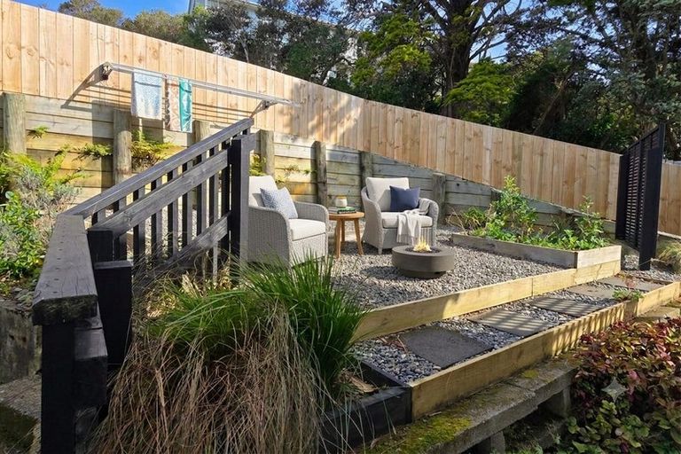 Photo of property in 8a-8b Devon Place, Cannons Creek, Porirua, 5024