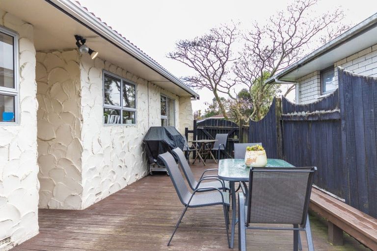 Photo of property in 16 Kimberley Grove, Westbrook, Palmerston North, 4412