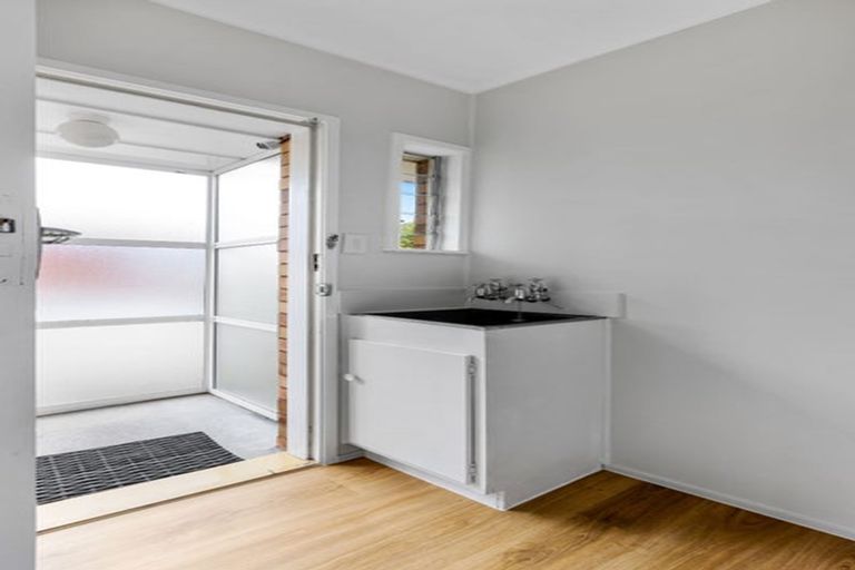 Photo of property in 1/242 Onewa Road, Birkenhead, Auckland, 0626