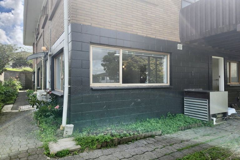 Photo of property in 24 Dallas Place, New Windsor, Auckland, 0600