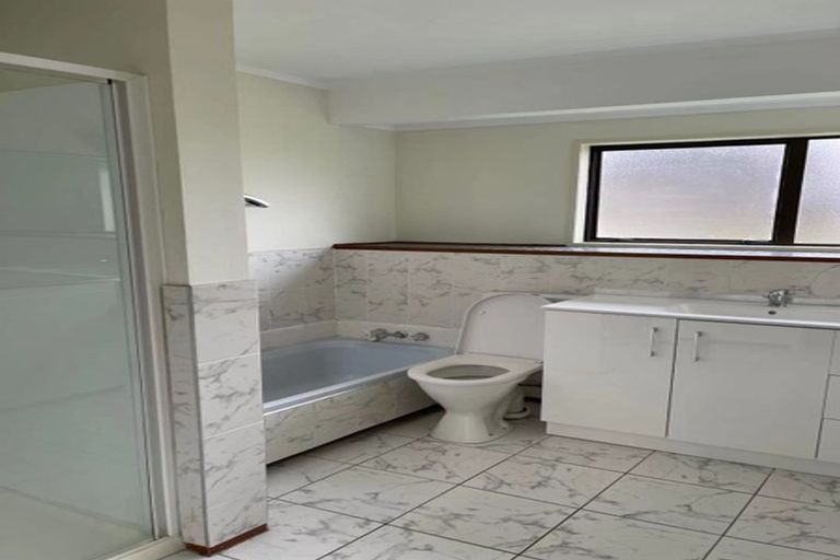 Photo of property in 30 Westpark Drive, West Harbour, Auckland, 0618