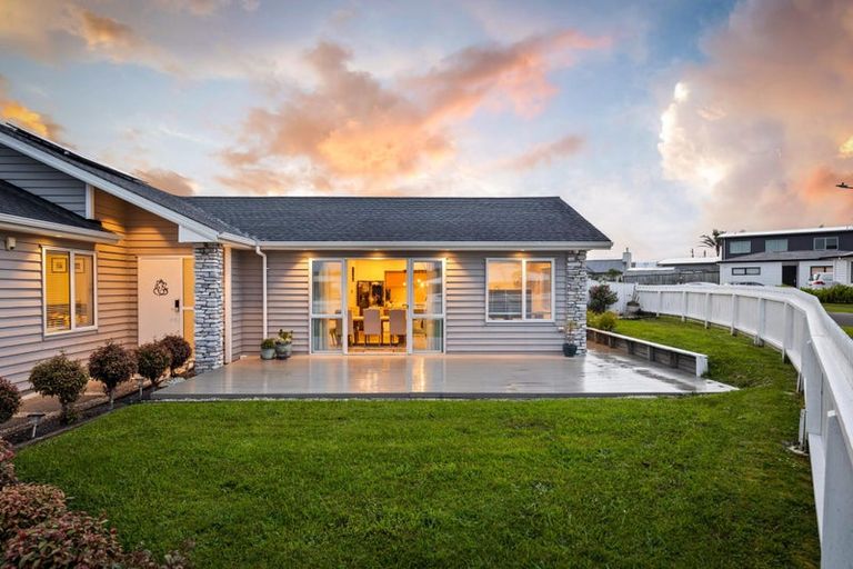 Photo of property in 8 Gemscott Crescent, Huapai, Kumeu, 0810