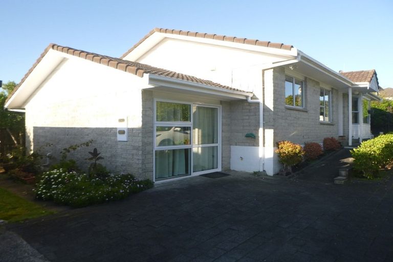 Photo of property in 1/2 Alma Road, Milford, Auckland, 0620