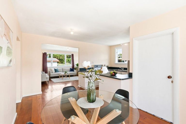 Photo of property in 12 Bracken Road, Newlands, Wellington, 6037