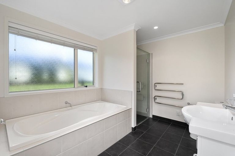 Photo of property in 15 Bodes Lane, Kinloch, Taupo, 3377