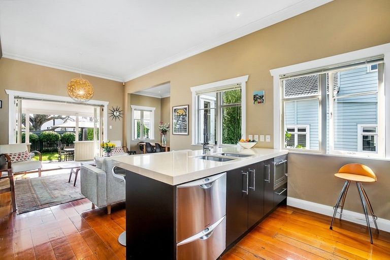 Photo of property in 63 Dignan Street, Point Chevalier, Auckland, 1022