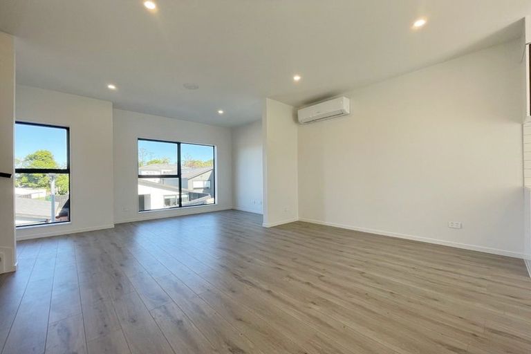 Photo of property in 7/105 Hobsonville Road, West Harbour, Auckland, 0618