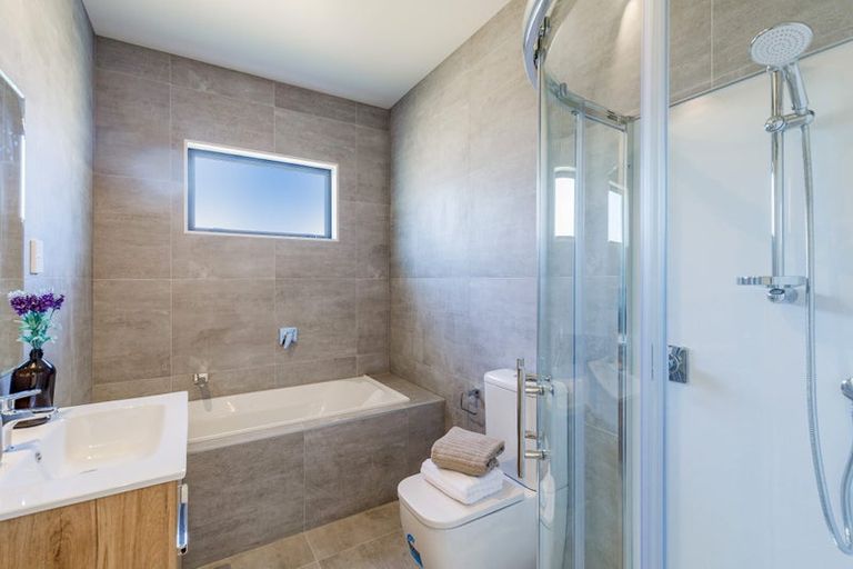 Photo of property in 4 Konoba Avenue, Kumeu, 0810