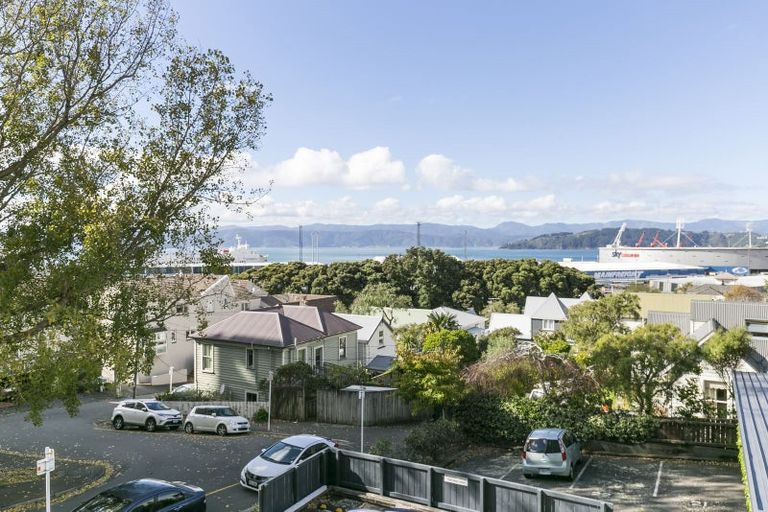 Photo of property in Grosvenor Flats, 19 Cottleville Terrace, Thorndon, Wellington, 6011