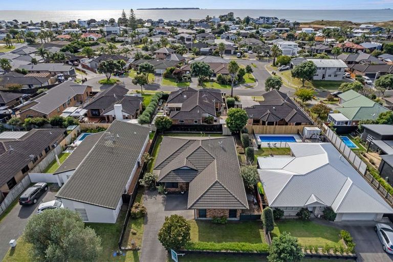 Photo of property in 11 Gibson Place, Papamoa Beach, Papamoa, 3118