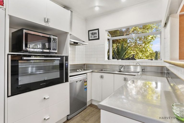 Photo of property in 94 Takahe Road, Titirangi, Auckland, 0604