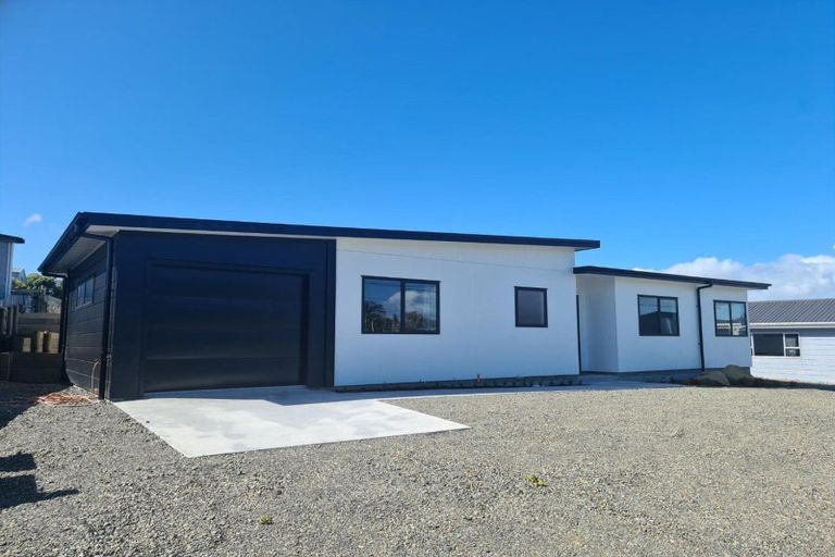 Photo of property in 16 Morton Street, Edendale, 9825