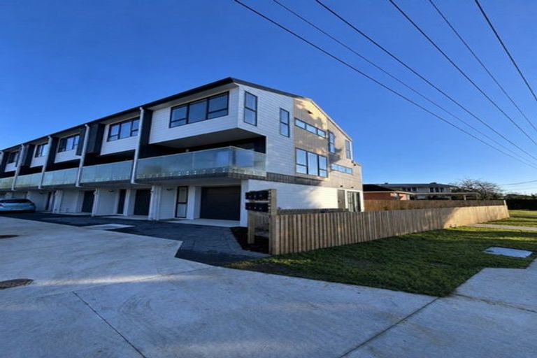Photo of property in 1/36 Longburn Road, Henderson, Auckland, 0610