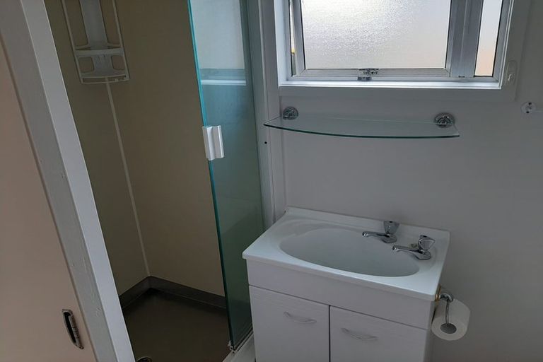 Photo of property in 11 Wykeham Place, Glenfield, Auckland, 0629