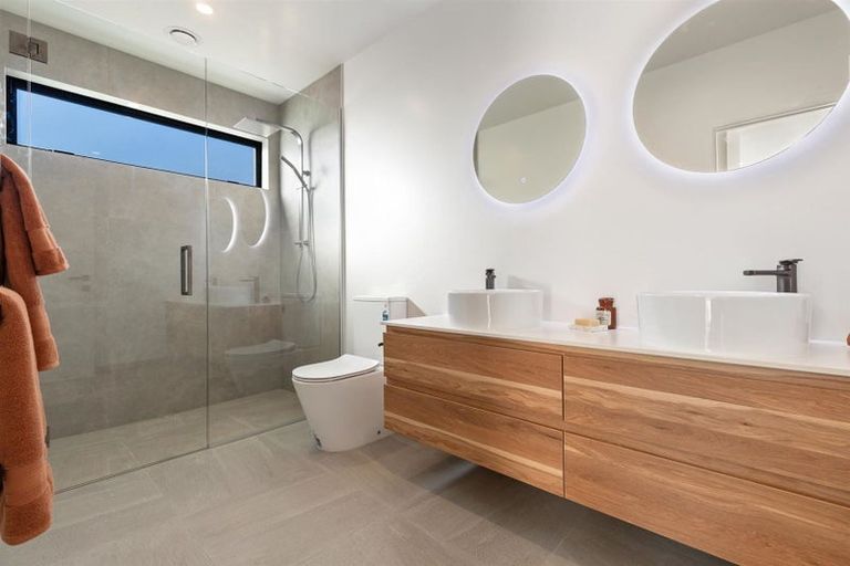 Photo of property in 44 Cunninghams Drive, Jacks Point, Queenstown, 9371