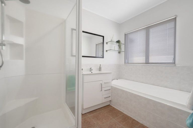 Photo of property in 2/17 Bain Place, Bucklands Beach, Auckland, 2014