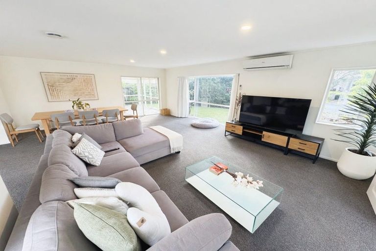 Photo of property in 23 Chalmers Close, Orewa, 0931