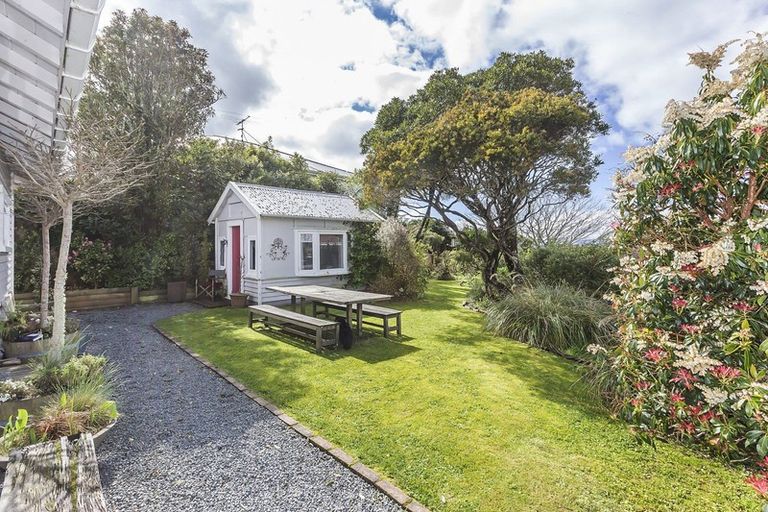 Photo of property in 7 Moana Road, Kelburn, Wellington, 6012