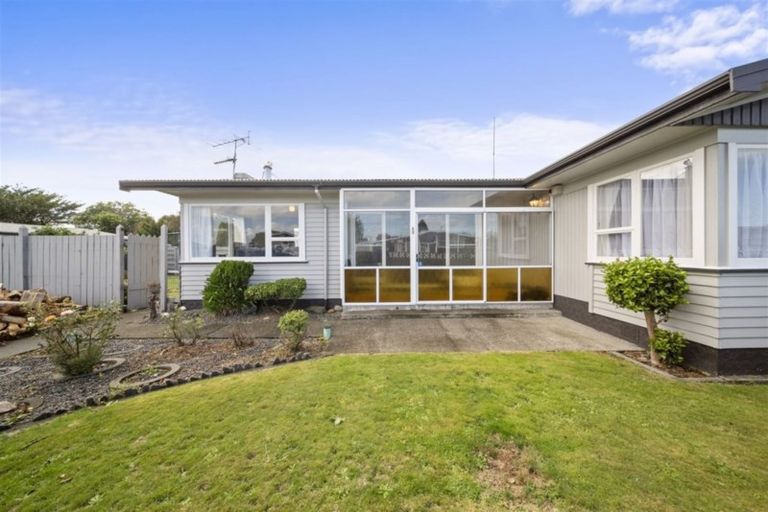 Photo of property in 8 Tawa Street, Hawera, 4610