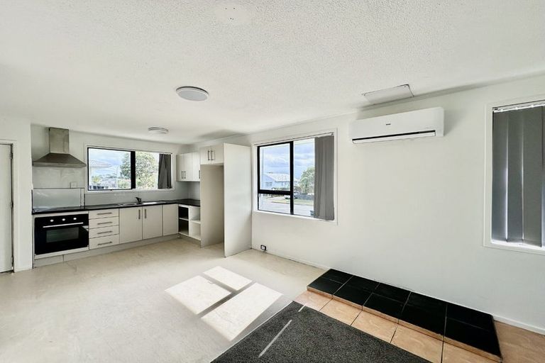 Photo of property in 38 Burundi Avenue, Clendon Park, Auckland, 2103