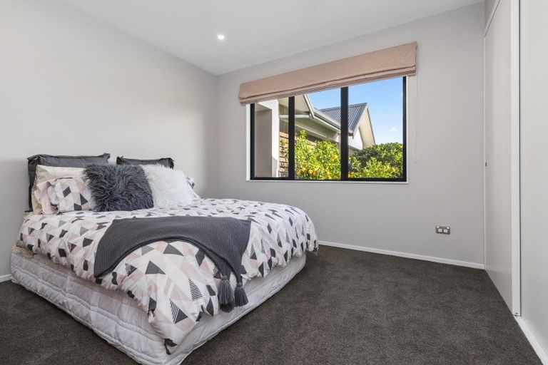 Photo of property in 98 Bushlake Way, Kingseat, Papakura, 2580