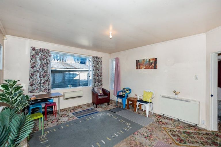 Photo of property in 2/102 Yaldhurst Road, Sockburn, Christchurch, 8042