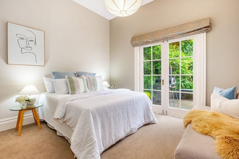 Photo of property in 12 Tinakori Road, Thorndon, Wellington, 6011