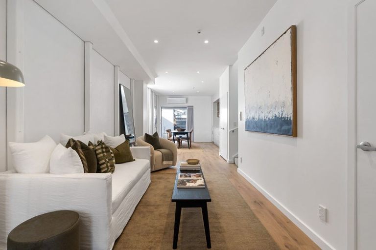 Photo of property in 1/11 Courtenay Place, Te Aro, Wellington, 6011