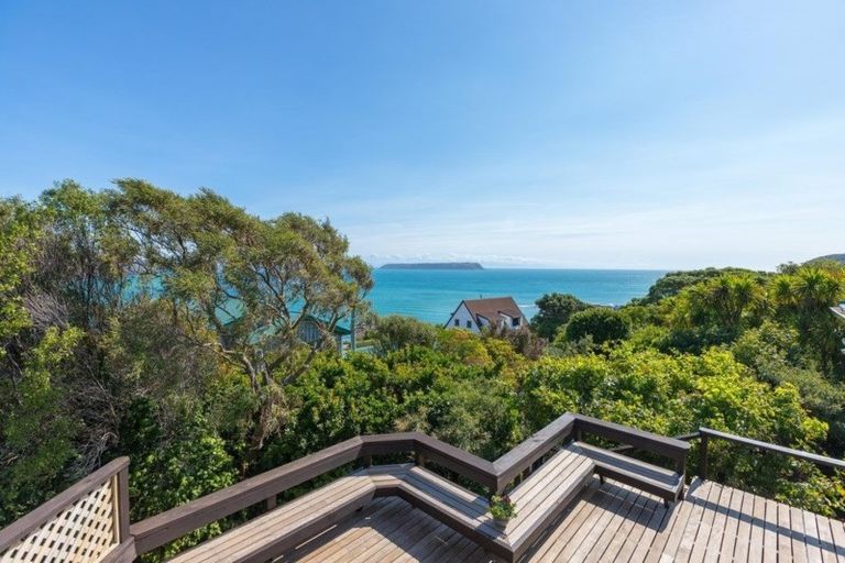 Photo of property in 124 Motuhara Road, Plimmerton, Porirua, 5026