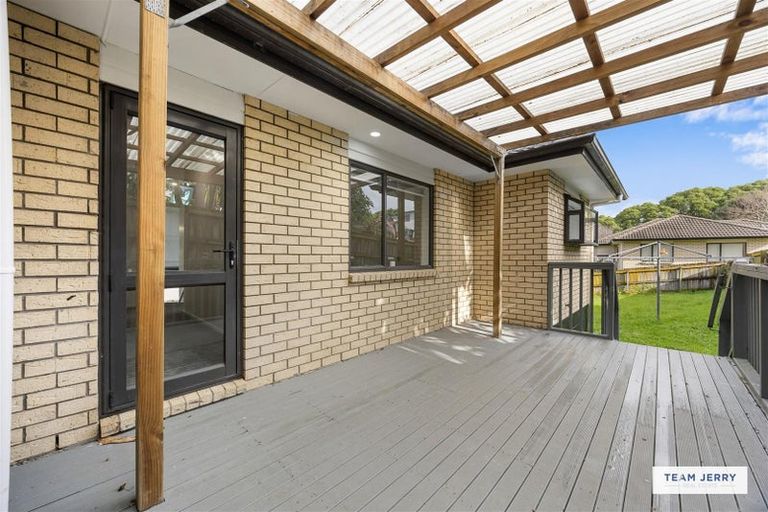 Photo of property in 28 Fairchild Avenue, Goodwood Heights, Auckland, 2105