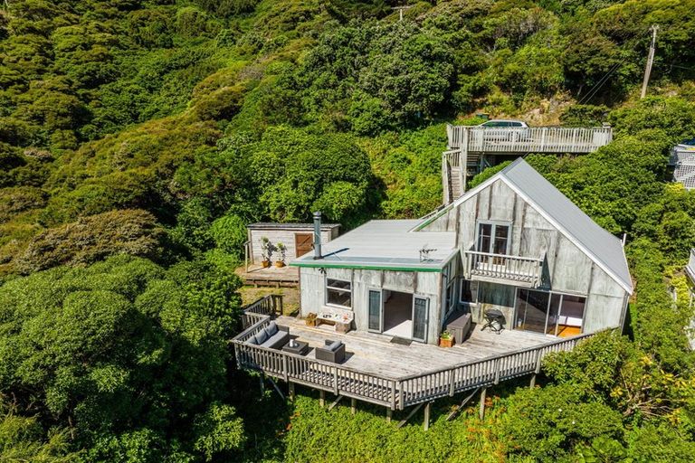 Photo of property in 105 Cluny Road, Plimmerton, Porirua, 5026