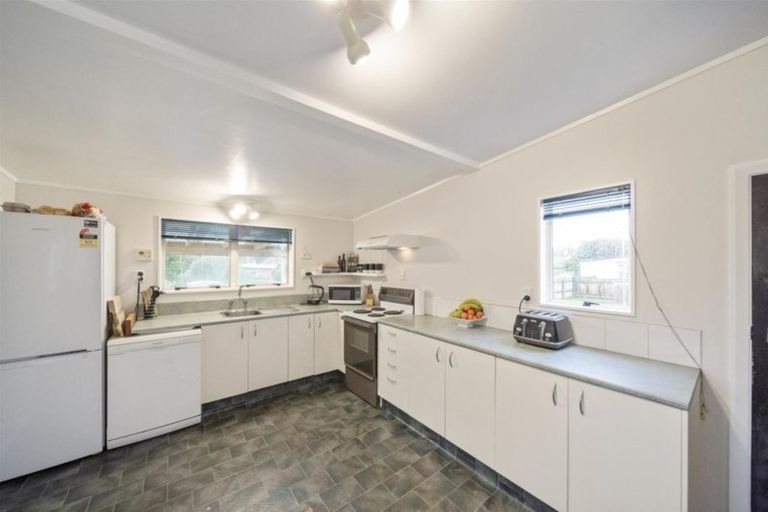 Photo of property in 46 Collins Street, Hawera, 4610