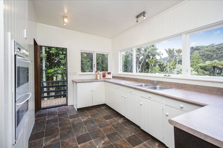 Photo of property in 83 Waima Crescent, Titirangi, Auckland, 0604