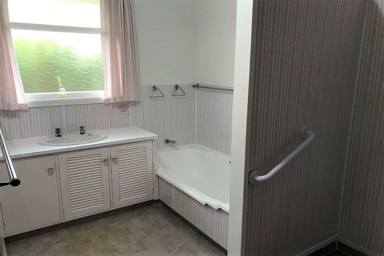 Photo of property in 9 Montana Place, Merrilands, New Plymouth, 4312