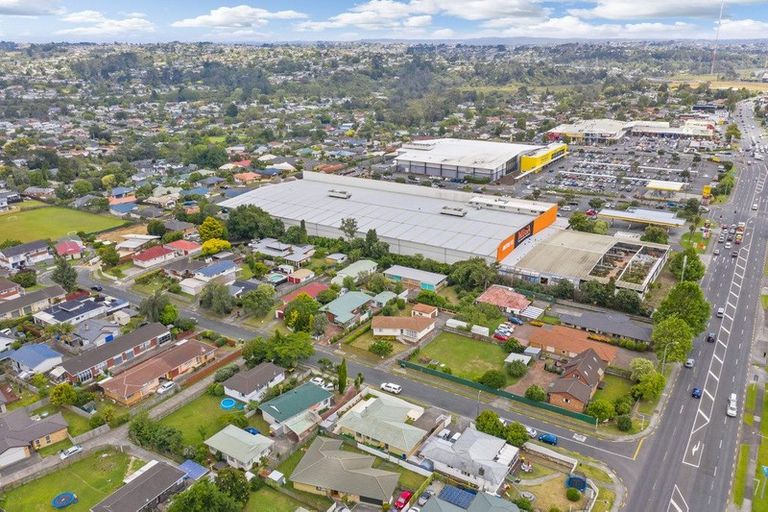 Photo of property in 1/15 Poinsettia Place, Henderson, Auckland, 0610