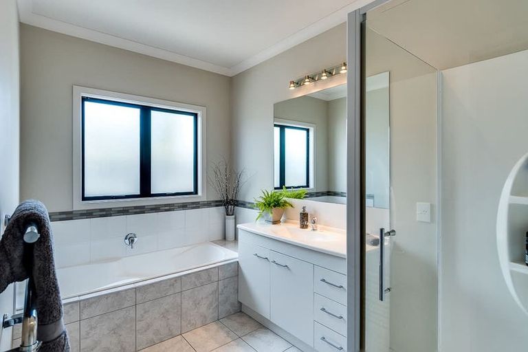 Photo of property in 15 Milford Place, Poraiti, Napier, 4112