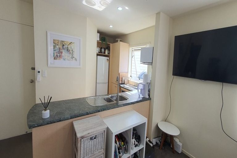 Photo of property in 7/20 Fields Parade, Oteha, Auckland, 0632