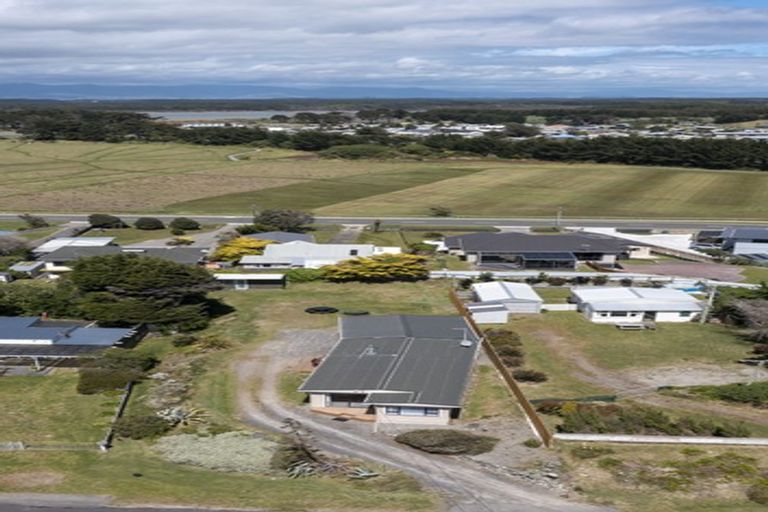 Photo of property in 28 Dewe Terrace, Foxton Beach, Foxton, 4815