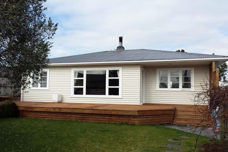 Photo of property in 6 Rarawa Place, Vogeltown, New Plymouth, 4310