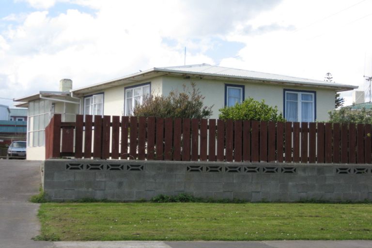 Photo of property in 6 Aotea Street, Castlecliff, Whanganui, 4501