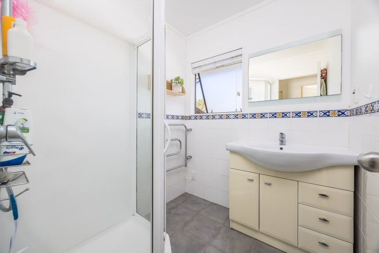 Photo of property in 1/13 Geoffrey Road, Torbay, Auckland, 0630