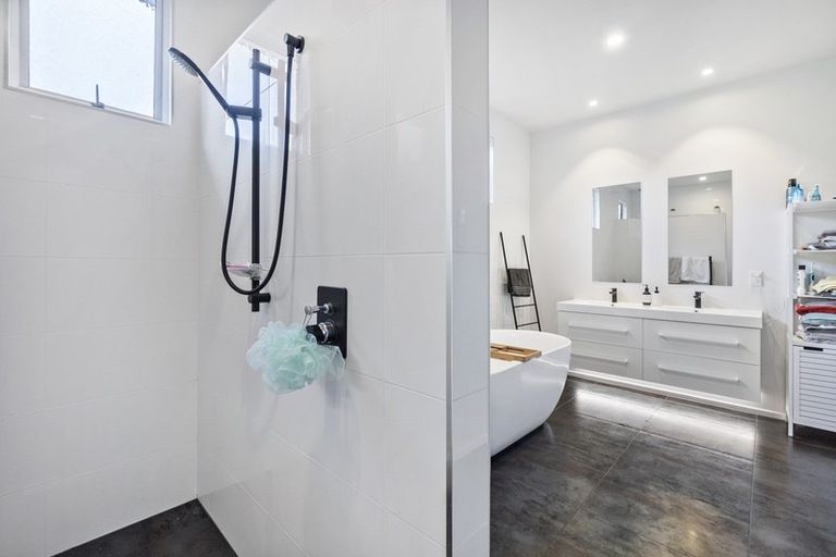 Photo of property in 8 Morrow Avenue, St Andrews, Hamilton, 3200